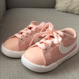 Brand New Peach 🍑 Color Nike Sneakers!